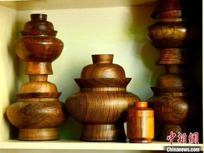 圖為各種木碗成品。　 鄧巴 　攝