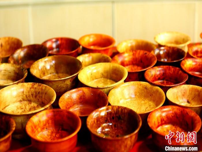 圖為木碗成品?！?鄧巴 　攝