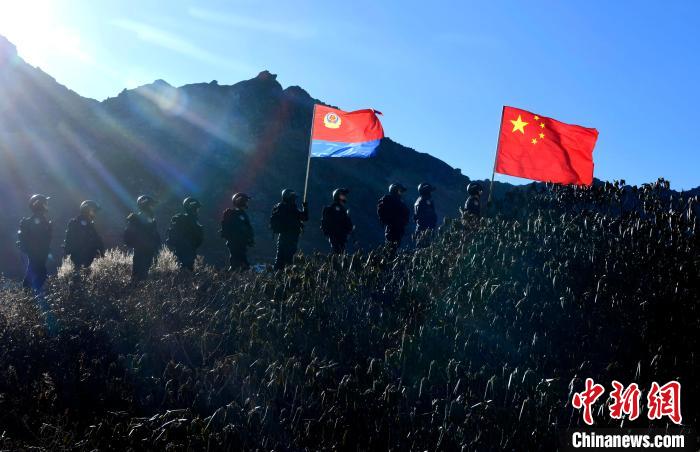 1月6日，移民警察正在乃堆拉巡邏?！±盍?攝