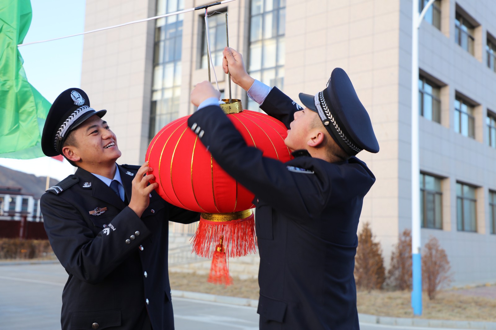 （要聞 新媒體）雪域邊關(guān)的他們，是歸途的(4189296)-20230122091651.jpg