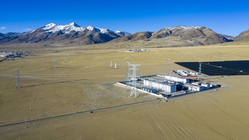 位于海拔4700多米的阿里聯(lián)網(wǎng)工程霍爾變電站。