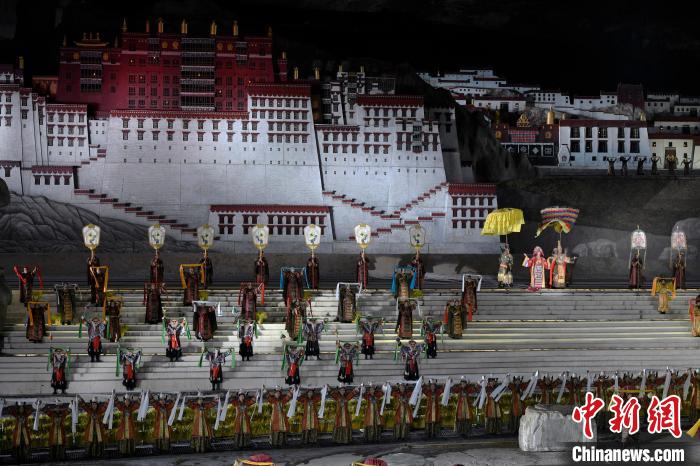 3月17日，西藏拉薩，《文成公主》大型史詩劇演出現(xiàn)場?！±盍?攝