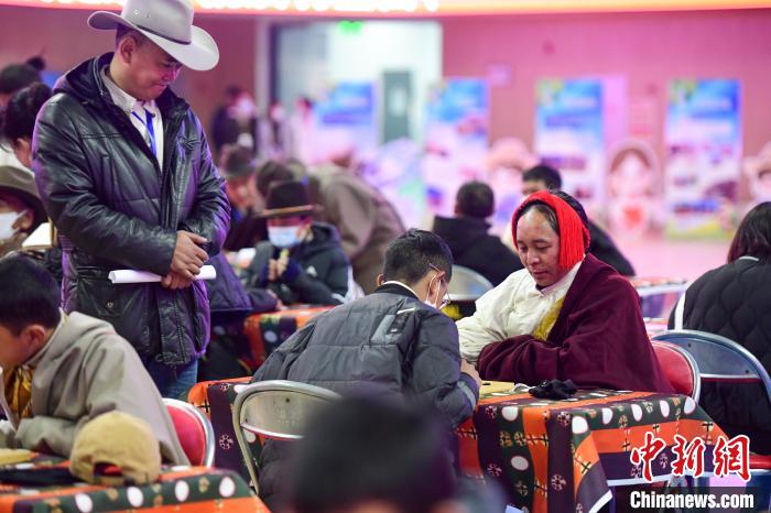 圖為比賽現(xiàn)場(chǎng)?！∝暩聛?lái)松 攝