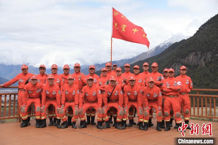 合影留念?！∥骼@拉翁 攝