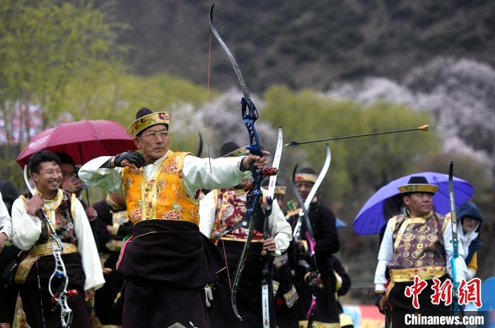 3月28日，選手參加響箭比賽?！±盍?攝
