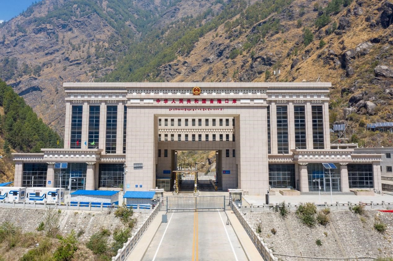 吉隆口岸航拍畫面。人民網(wǎng)記者 唐宋攝