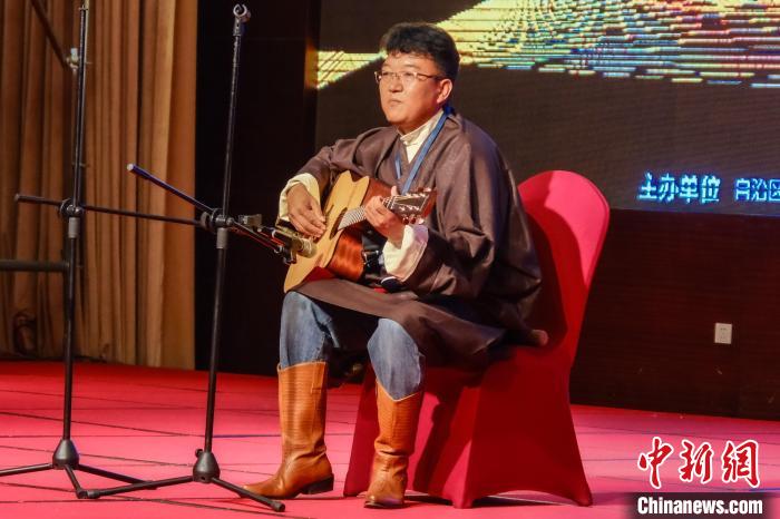 圖為選手進行才藝展示?！∥鞑刈灾螀^(qū)旅發(fā)廳供圖