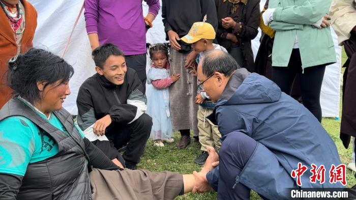 醫(yī)療團(tuán)隊(duì)奔赴西藏，義診活動(dòng)“點(diǎn)亮”偏遠(yuǎn)地區(qū)希望之光