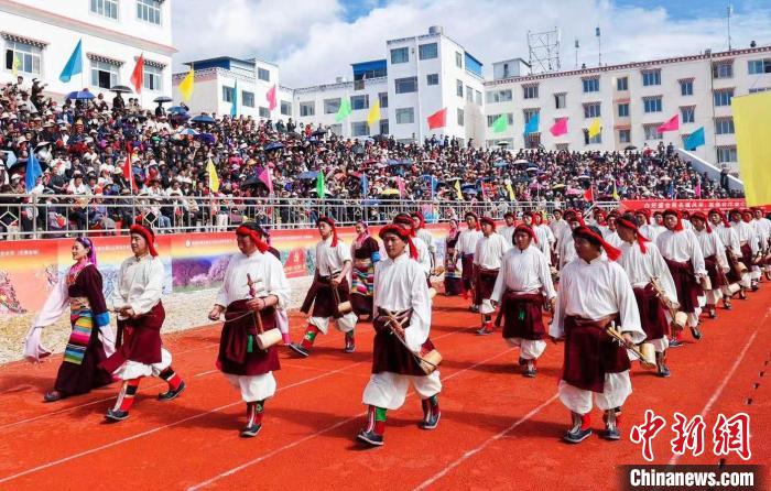 圖為西藏昌都市第九屆三江茶馬文化藝術(shù)節(jié)(芒康會場)開幕式現(xiàn)場?！〔际忻⒖悼h委宣傳部供圖