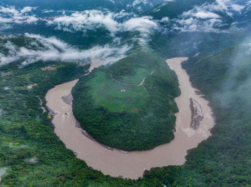 雅魯藏布江果果塘大拐彎。張澤坤攝