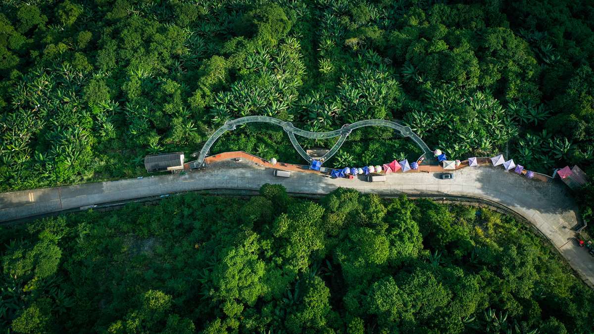 無(wú)人機(jī)航拍墨脫縣果果塘大拐彎觀景臺(tái)。人民網(wǎng)記者 次仁羅布攝