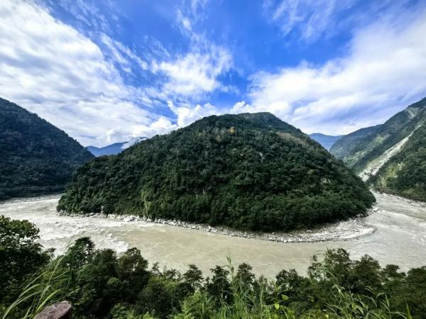 幾代建設(shè)者，歷經(jīng)半個(gè)多世紀(jì)完成！這是一條怎樣的公路？