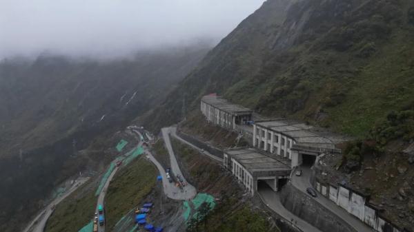 幾代建設(shè)者，歷經(jīng)半個(gè)多世紀(jì)完成！這是一條怎樣的公路？