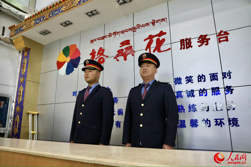 那曲火車站格?；ǚ?wù)臺(tái)。人民網(wǎng)記者 次仁羅布攝