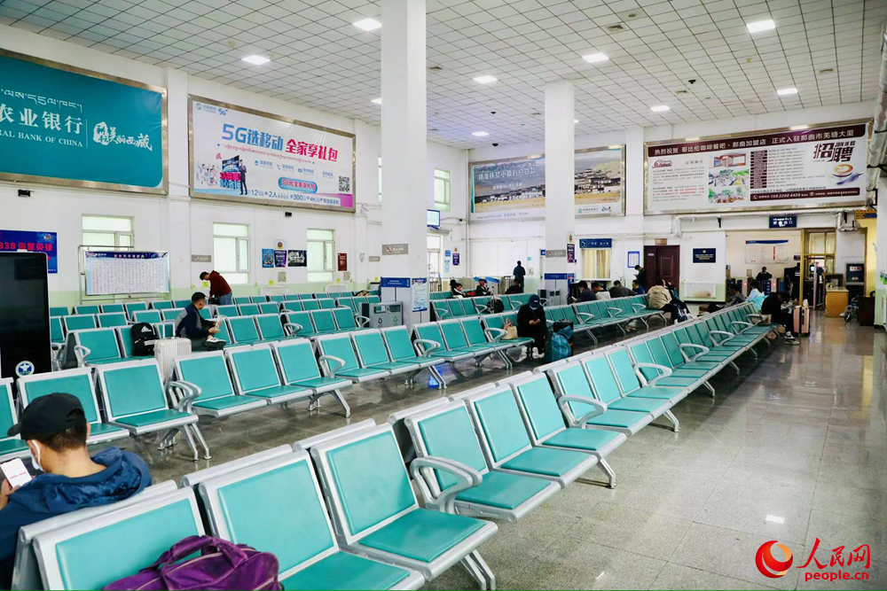 火車站內(nèi)景。人民網(wǎng)記者 次仁羅布攝