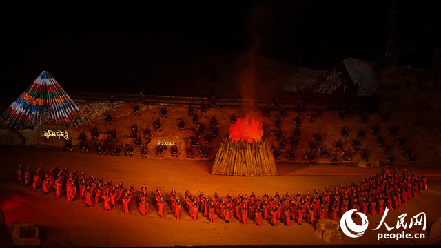 《文成公主》大型史詩(shī)劇演出現(xiàn)場(chǎng)。人民網(wǎng)記者 劉凡攝