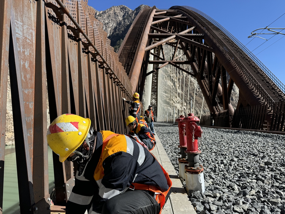 螺栓檢查。馬生明攝