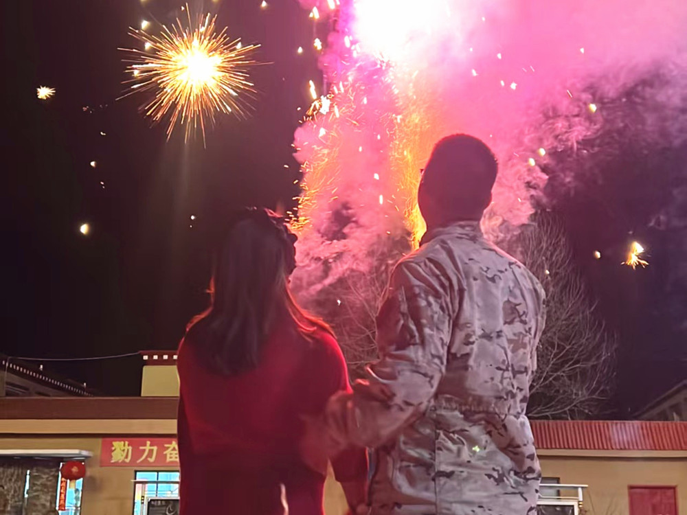 來隊(duì)家屬的溫馨瞬間?；粢綌z