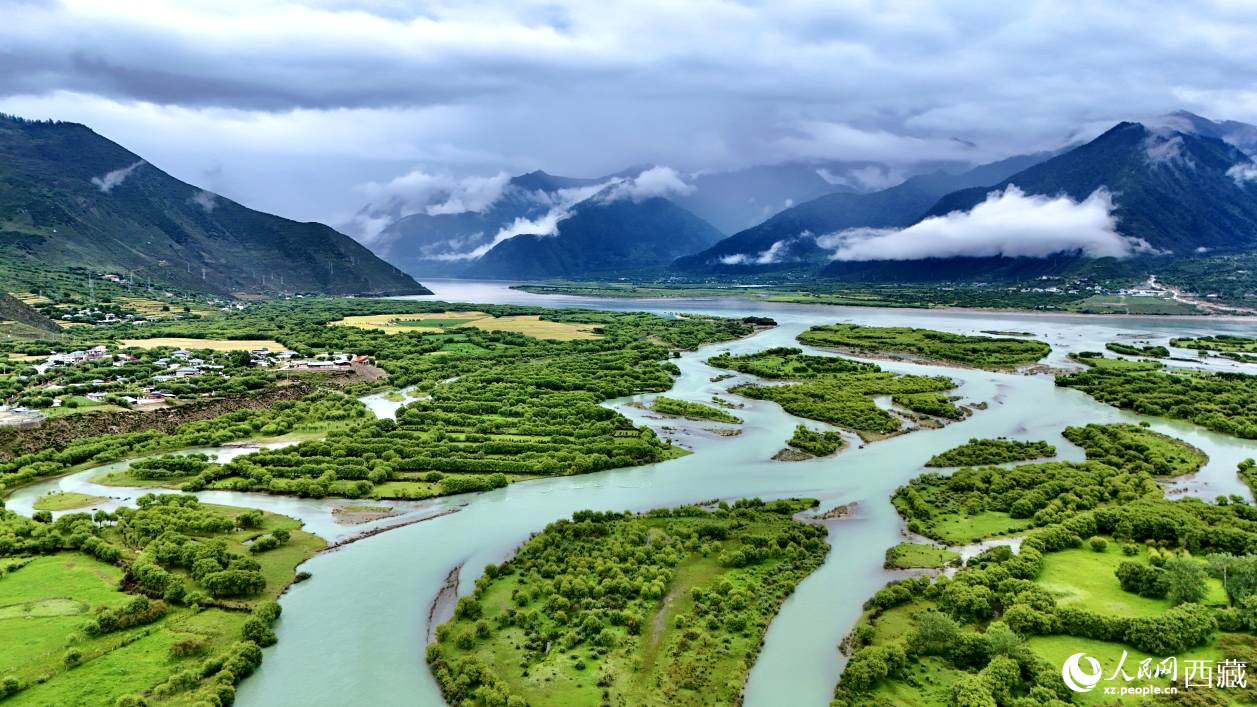 西藏林芝市雅尼國家濕地公園風(fēng)景如畫。