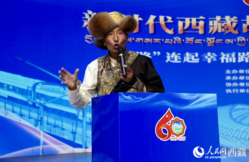 山南市隆子縣三安曲林鄉(xiāng)三林村黨支部副書記扎西次仁作分享報(bào)告。人民網(wǎng)記者 次仁羅布攝