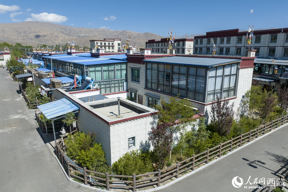 寬敞明亮的藏式民居。人民網(wǎng)記者 次仁羅布攝