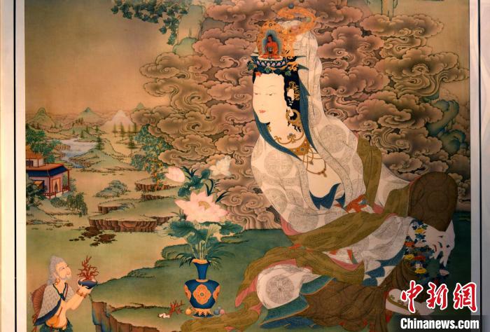 圖為5月16日，展覽中新創(chuàng)唐卡作品《靜息觀音》(局部)?！±盍?攝