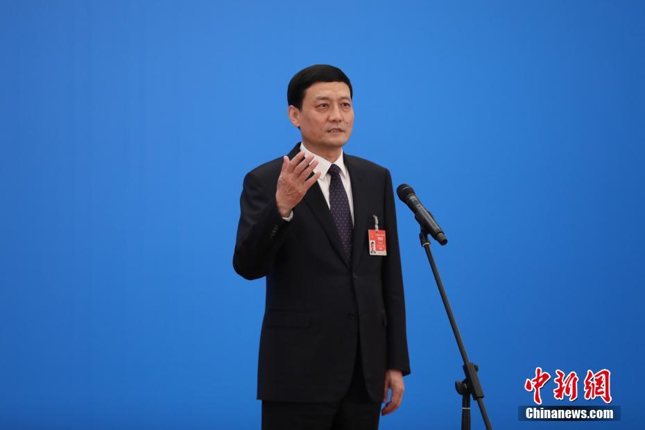 3月8日，第十三屆全國人民代表大會第四次會議舉行第二場“部長通道”采訪活動。圖為中國工業(yè)和信息化部部長肖亞慶通過網(wǎng)絡(luò)視頻方式接受采訪。 <a target='_blank' ><p  align=