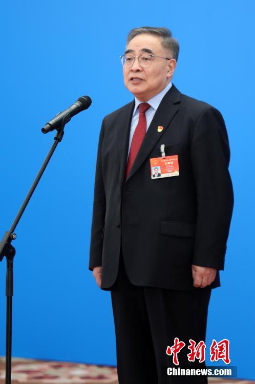 3月8日，第十三屆全國人民代表大會第四次會議舉行第二場“代表通道”采訪活動。圖為全國人大代表張伯禮通過網(wǎng)絡(luò)視頻方式接受采訪。 <a target='_blank' ><p  align=